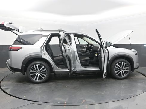 New 2025 Nissan Pathfinder Platinum image 46