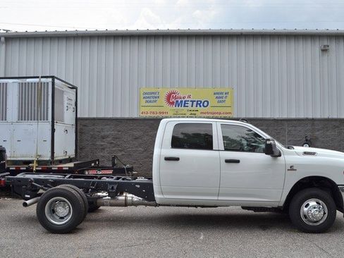 New 2024 RAM 3500 Tradesman w/ Chrome Appearance Group image 1