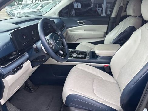 Used 2026 Kia Carnival EX FWD image 10