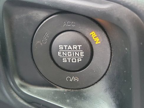 Used 2025 Jeep Wrangler Unlimited Rubicon image 12