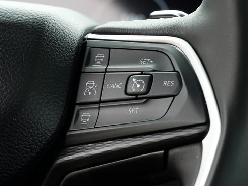 Used 2024 Jeep Grand Cherokee L Altitude AWD/4WD image 39