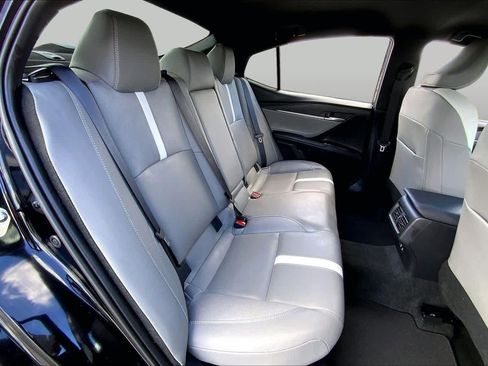 Used 2025 Toyota Camry SE w/ Convenience Package FWD image 19