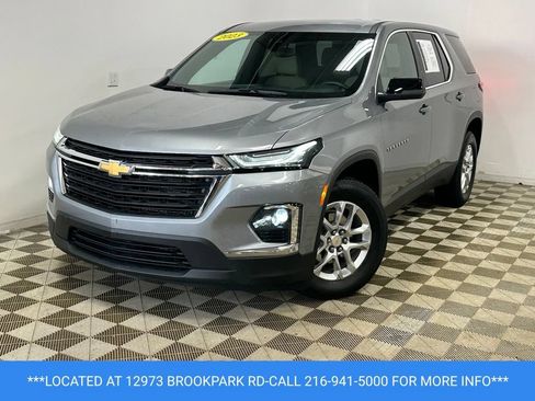 Used 2023 Chevrolet Traverse LS FWD image 1