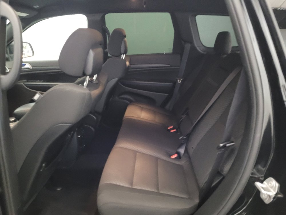 Used 2019 Jeep Grand Cherokee Laredo AWD/4WD image 18