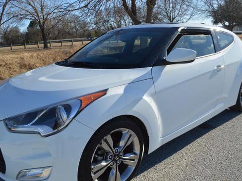 Used 2016 Hyundai Veloster w/ Option Group 02 image 4
