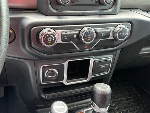 Used 2018 Jeep Wrangler Unlimited Sport AWD/4WD image 10