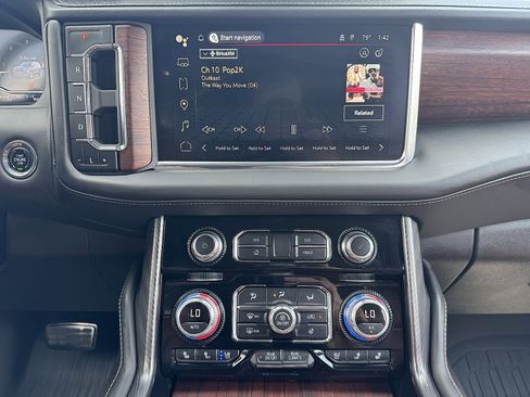 Used 2023 GMC Yukon Denali Ultimate w/ LPO, Floor Liner Package image 16