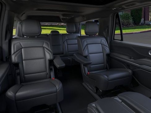 New 2026 Lincoln Navigator L Reserve AWD/4WD image 11