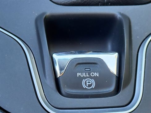 Used 2021 Jeep Cherokee Latitude Plus image 28