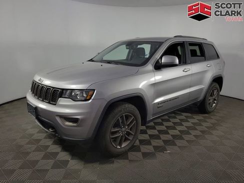 Used 2016 Jeep Grand Cherokee Laredo 75th Anniversary AWD/4WD image 3