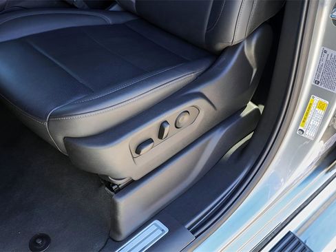 Used 2025 Chevrolet Silverado 2500 LTZ w/ LTZ Convenience Package image 8