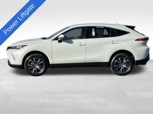 Used 2022 Toyota Venza LE image 6