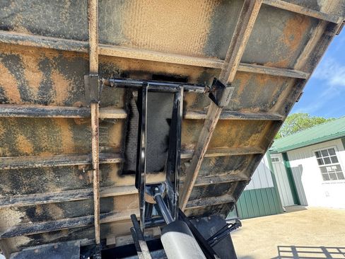 Used 2012 Ford F550 2WD Regular Cab Super Duty w/ Payload Upgrade Pkg image 35