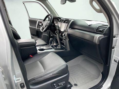 Certified 2020 Toyota 4Runner SR5 Premium AWD/4WD image 16