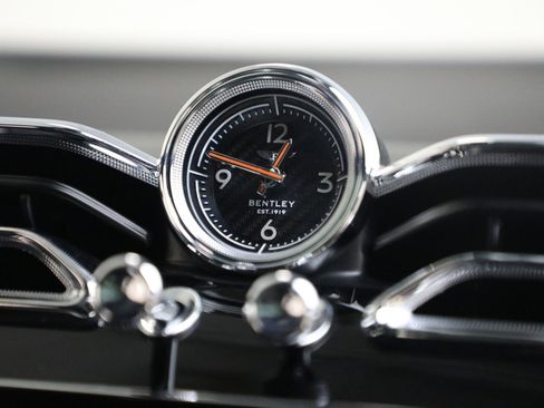 Certified 2021 Bentley Bentayga image 24