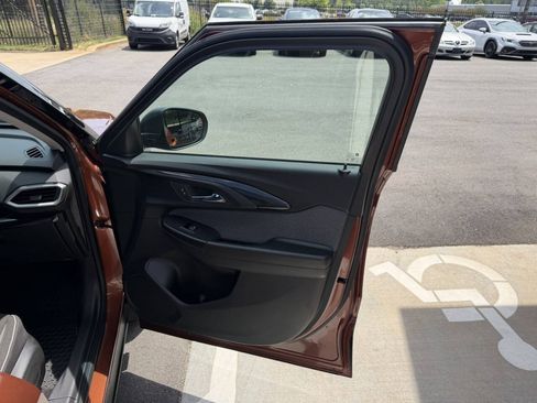 Used 2021 Chevrolet TrailBlazer LS FWD image 16