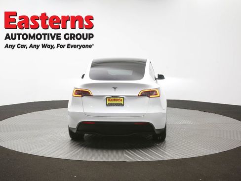 Used 2022 Tesla Model Y Long Range AWD/4WD image 32
