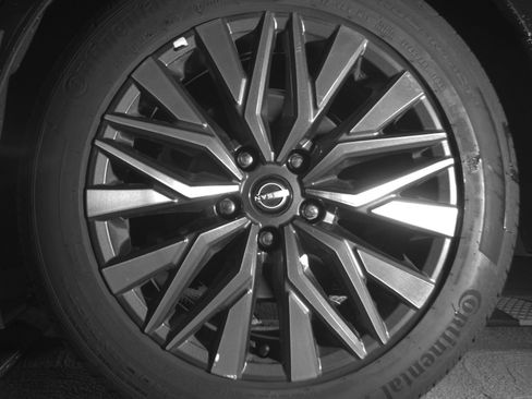 Used 2025 Nissan Altima 2.5 SV FWD image 14
