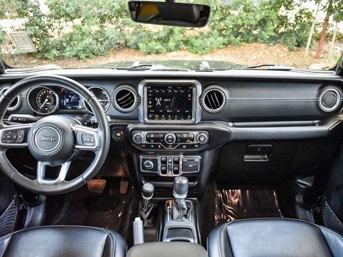 Used 2022 Jeep Wrangler Unlimited Sahara image 12