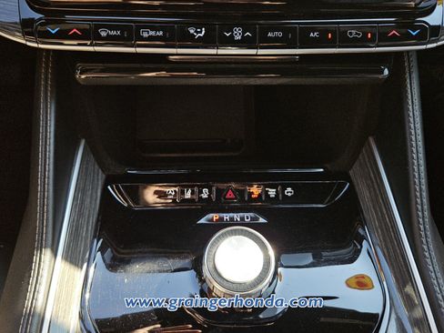 Used 2022 Jeep Wagoneer Series III w/ Flexible Seating Group RWD image 17