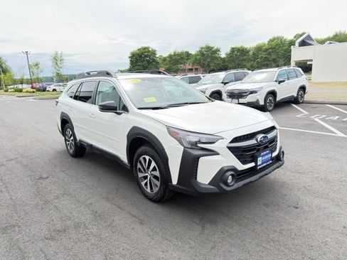Certified 2025 Subaru Outback Premium AWD/4WD image 4