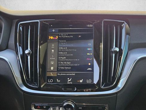 Used 2019 Volvo S60 T5 Momentum w/ Premium Package FWD image 17