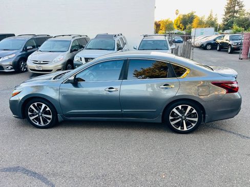 Used 2017 Nissan Altima 2.5 SR FWD image 5