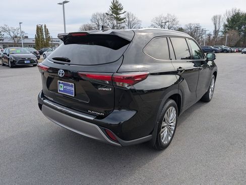 Used 2024 Toyota Highlander Platinum image 6