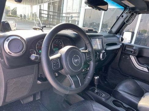 Used 2014 Jeep Wrangler Unlimited Sahara w/ Connectivity Group AWD/4WD image 7
