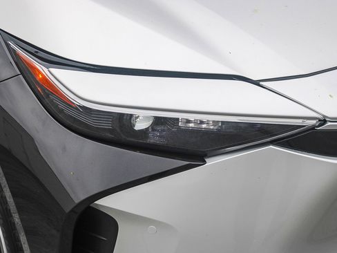 Used 2023 Toyota bZ4X XLE w/ Weather Package image 2