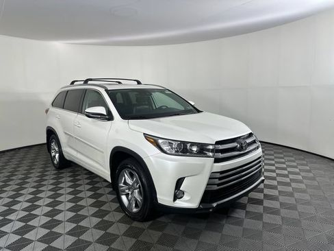 Used 2017 Toyota Highlander Limited w/ Carpet Mat Package AWD/4WD image 2