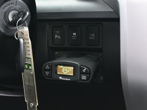 Used 2016 Toyota Tundra Platinum image 34