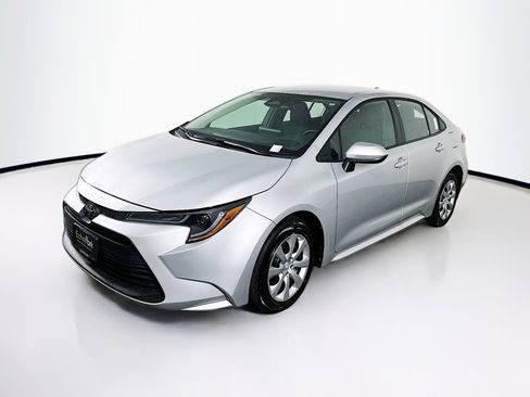 Used 2026 Toyota Corolla LE image 3