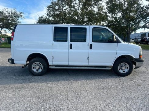 Used 2022 Chevrolet Express 2500 RWD 2500 135 w/ Driver Convenience Package image 6