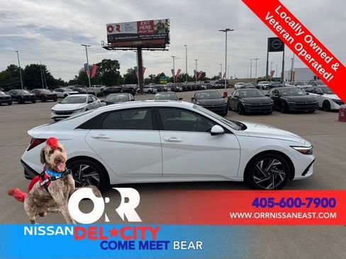 Used 2025 Hyundai Elantra SEL FWD image 6