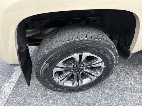 Used 2022 Chevrolet Colorado Z71 w/ Safety Package AWD/4WD image 14