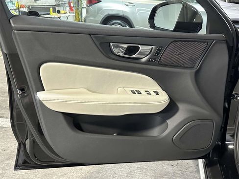 Used 2024 Volvo V60 B5 Cross Country Ultimate image 11