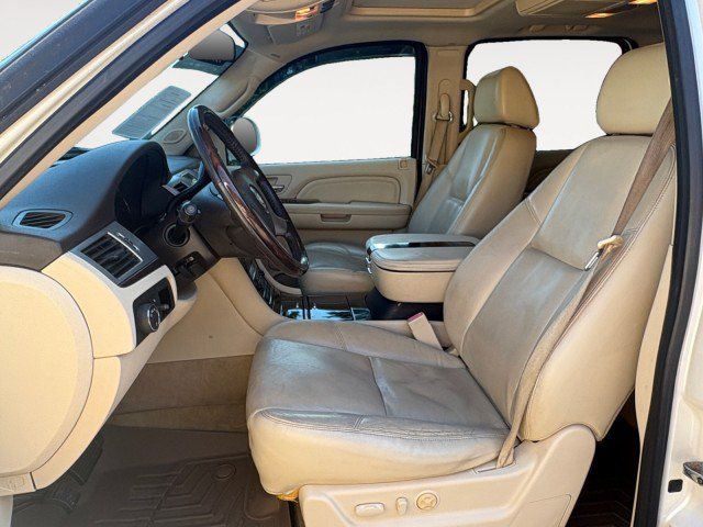 Used 2008 Cadillac Escalade ESV AWD image 4