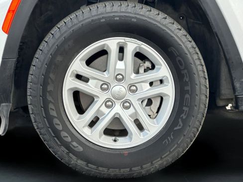 Certified 2023 Jeep Grand Cherokee Laredo w/ Luxury Tech Group I AWD/4WD image 30