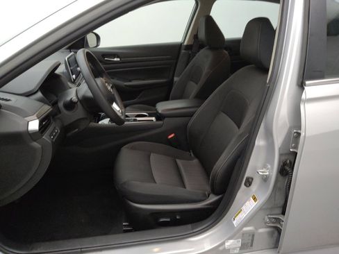 Used 2024 Nissan Altima 2.5 SV image 17