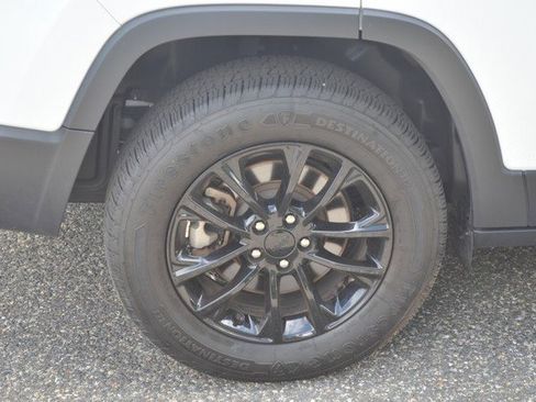 Used 2023 Jeep Cherokee Altitude Lux image 11