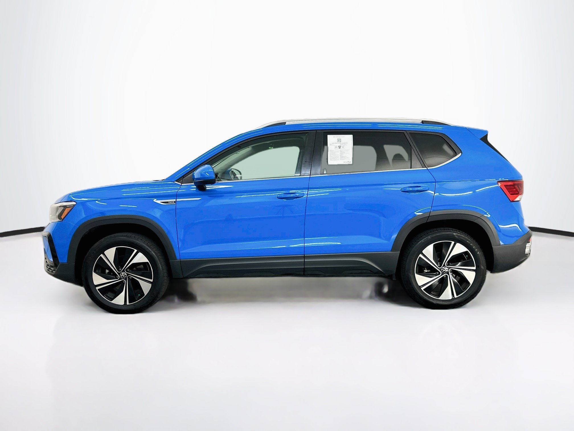 Used 2024 Volkswagen Taos SE AWD/4WD image 4