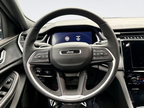 Used 2023 Jeep Grand Cherokee L Laredo image 12