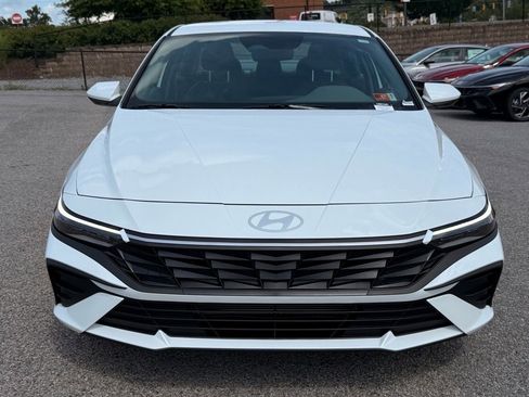 New 2025 Hyundai Elantra SE image 15
