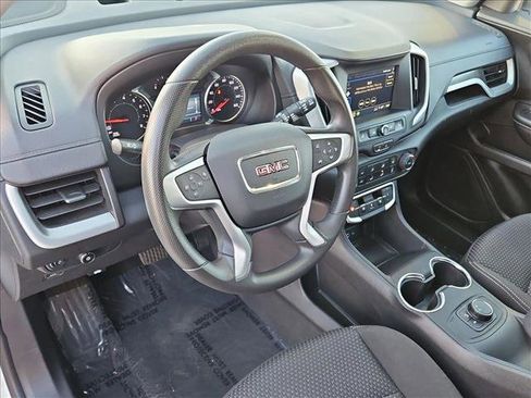 Used 2024 GMC Terrain SLE image 10