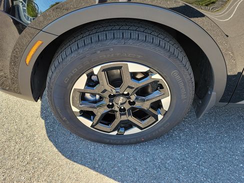 Certified 2025 Kia Sorento S image 37