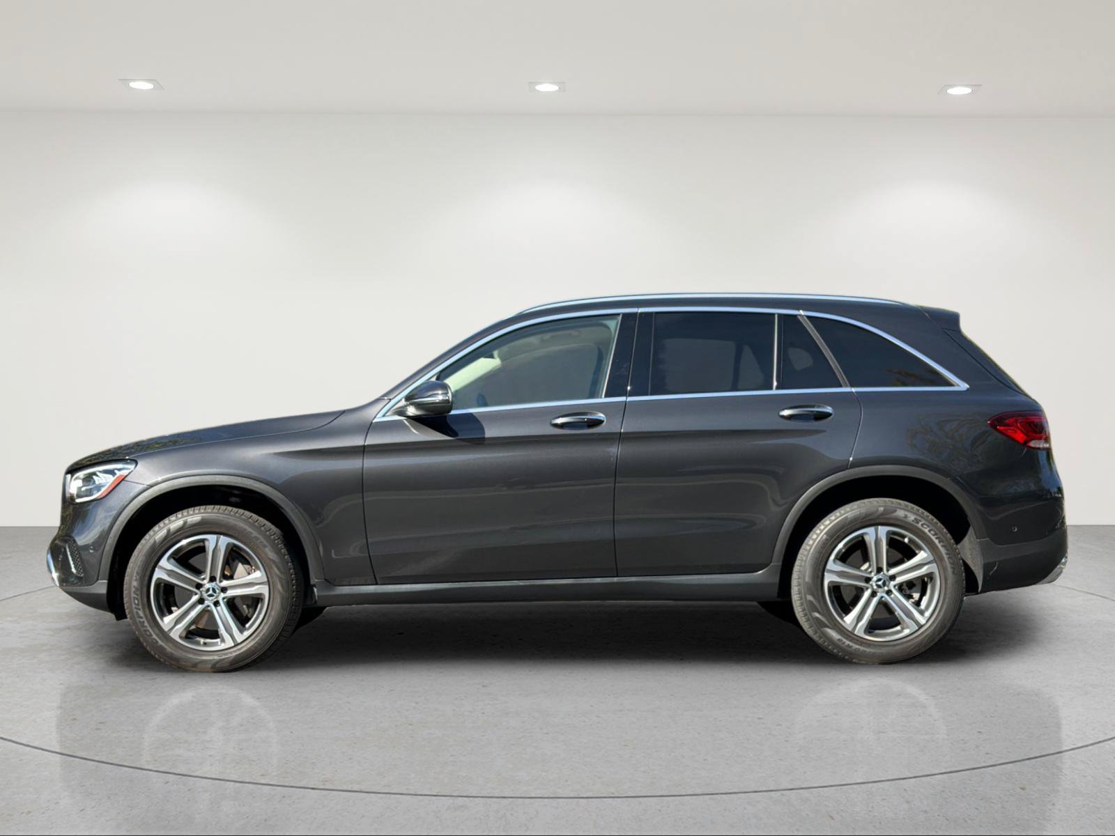 Used 2021 Mercedes-Benz GLC 300 4MATIC image 2