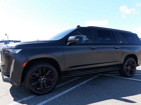 Used 2022 Cadillac Escalade ESV Sport Platinum AWD/4WD image 4