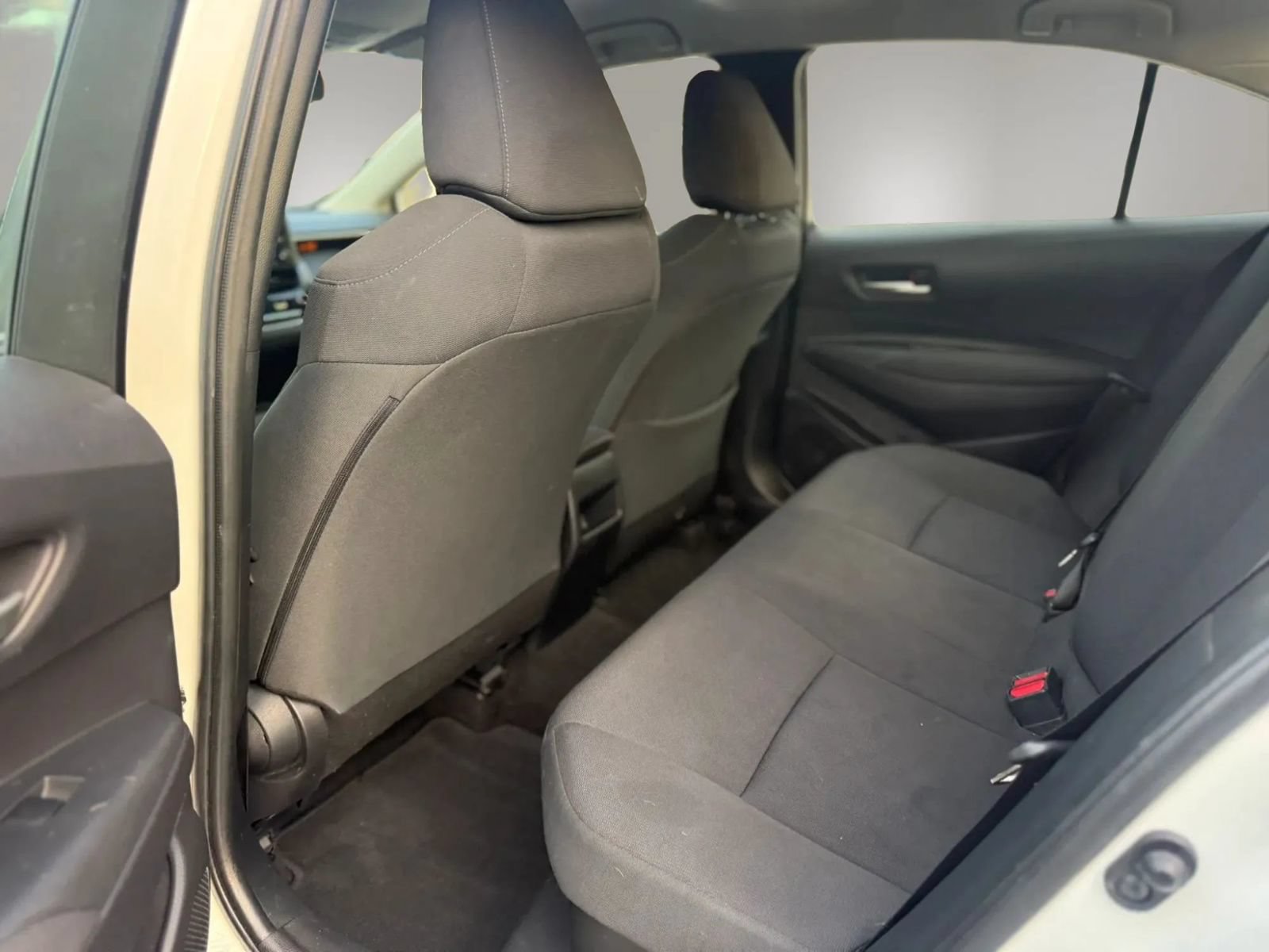 Used 2021 Toyota Corolla LE FWD image 30
