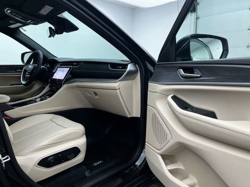 Used 2024 Jeep Grand Cherokee L Limited w/ Luxury Tech Group II image 26